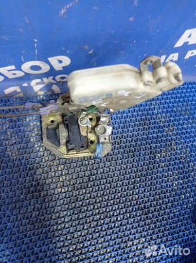 Задний правый замок двери Nissan X-Trail T30