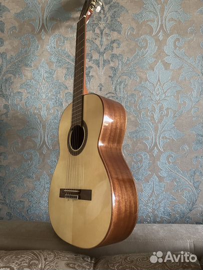 Классическая гитара cremona