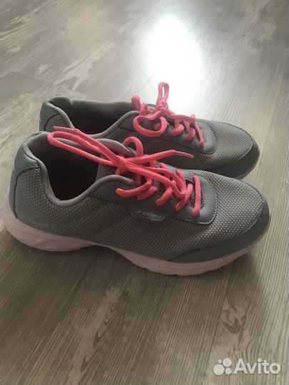 Кроссовки для девочки