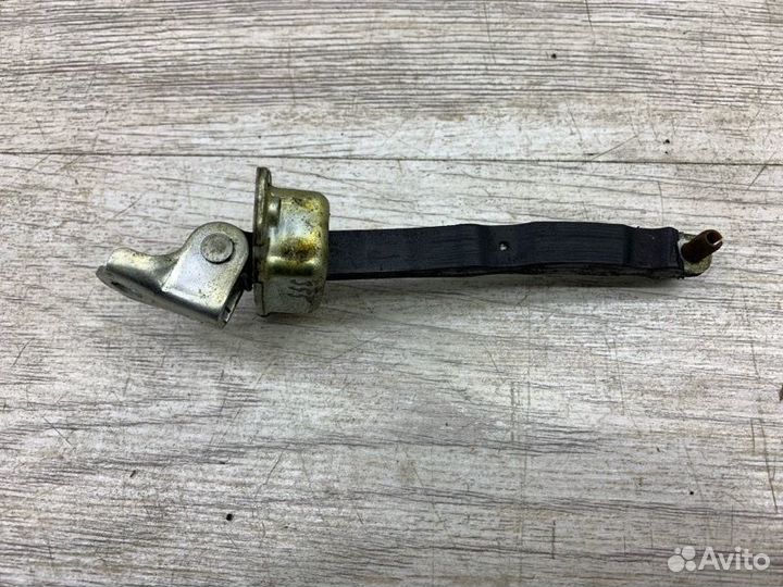 Ограничитель двери передний правый Suzuki Swift