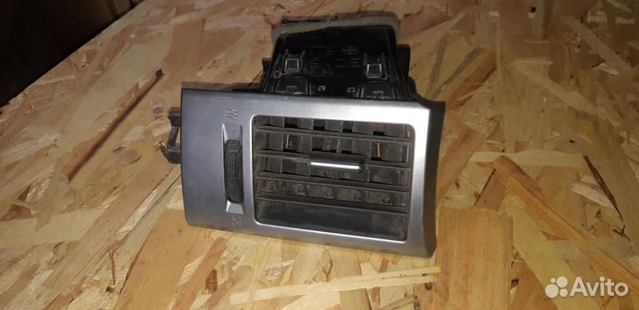 Nissan Tiida c11 дефлектор салона левый