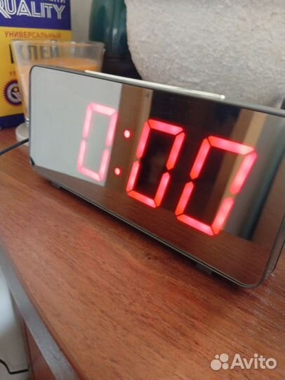 Часы будильник
