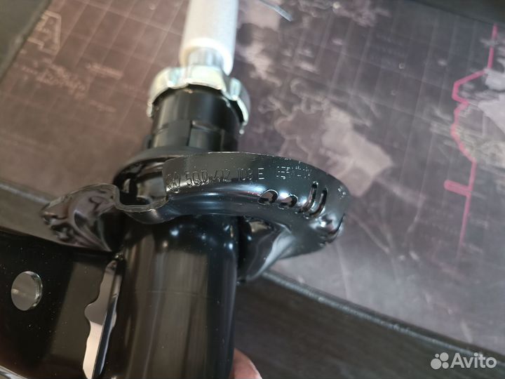 Амортизатор передний Skoda Octavia A8