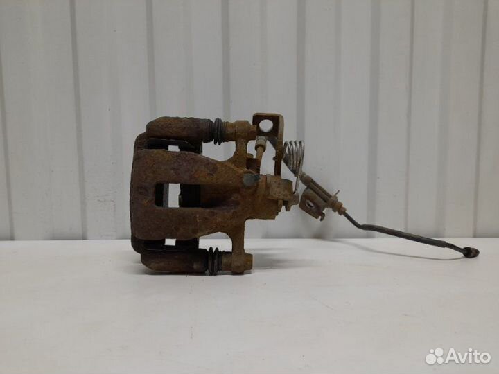 Суппорт тормозной задний левый Kia Rio QB 1.6 G4FC