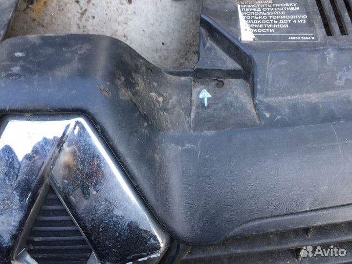 Решетка радиатора Renault Logan 2