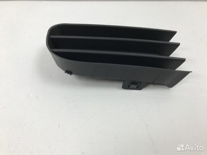 Рамка противотуманной фары правой Renault Megane 2