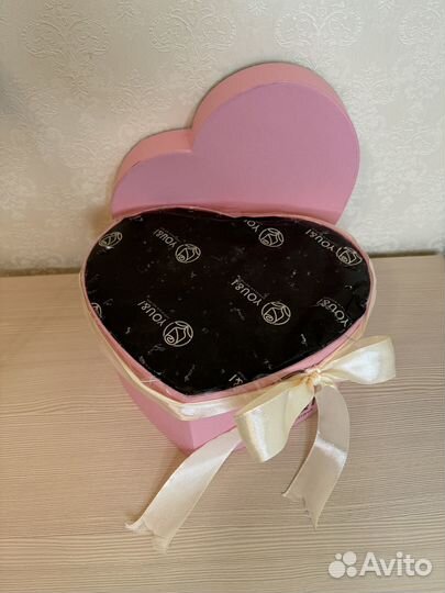 Коробки и корзинки для подарков и цветов