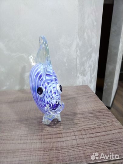Стеклянная декоративная фигурка рыбы