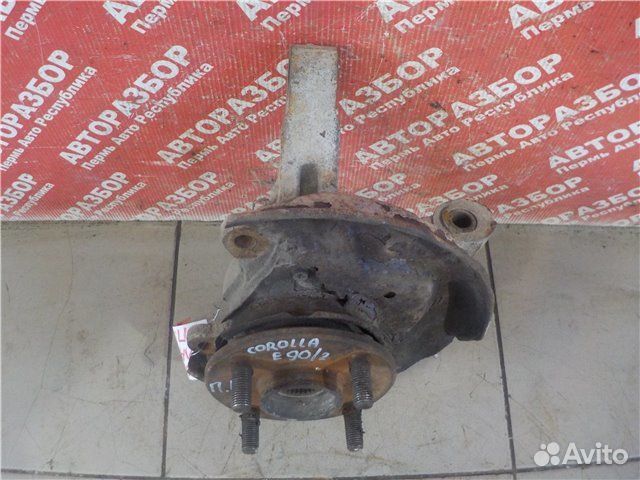 Поворотный кулак передний левый Toyota Corolla