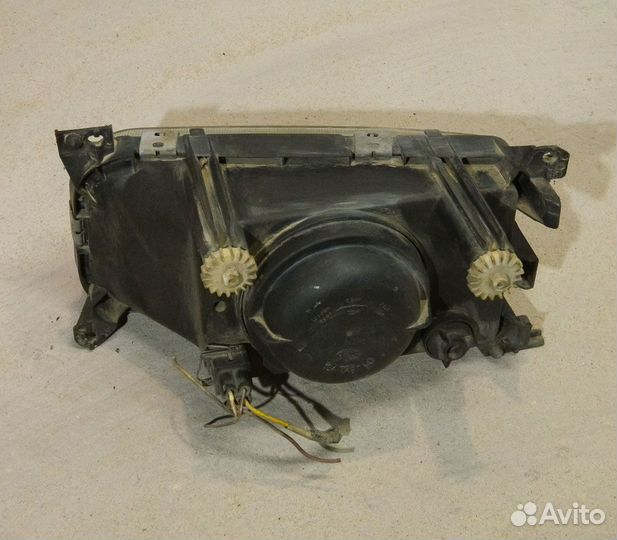 Фара правая VW Passat B3 Hella