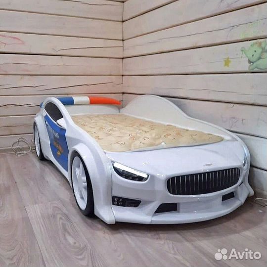 Детская кровать машина