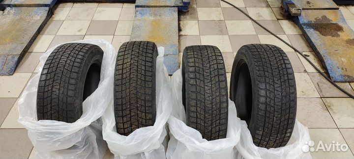 Bridgestone Blizzak DM-V1 215/60 R17