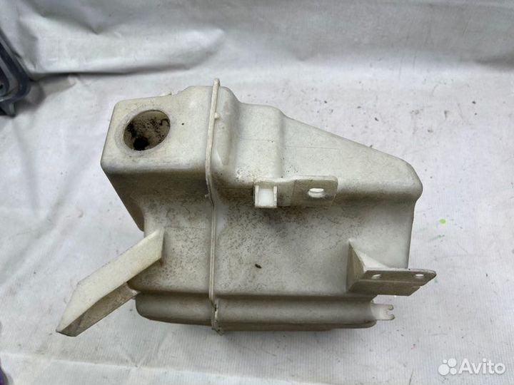 Бачок омывателя передний Mitsubishi Lancer 10