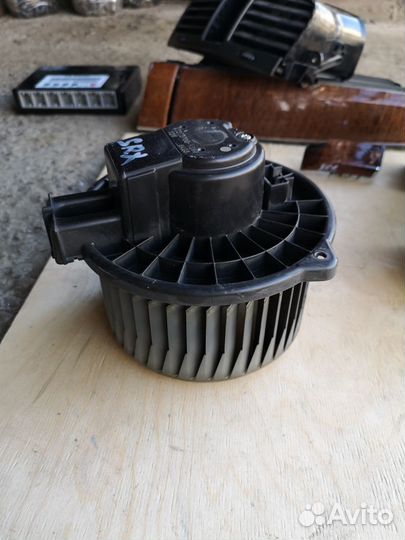 Моторчик отопителя для Cadillac SRX 2003-2009