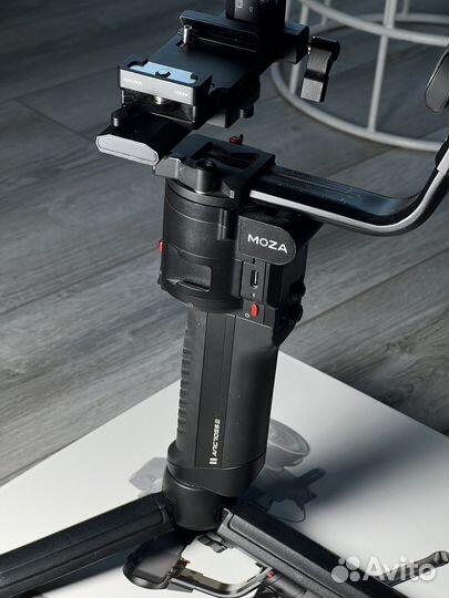 Электронный стабилизатор Moza Aircross 3