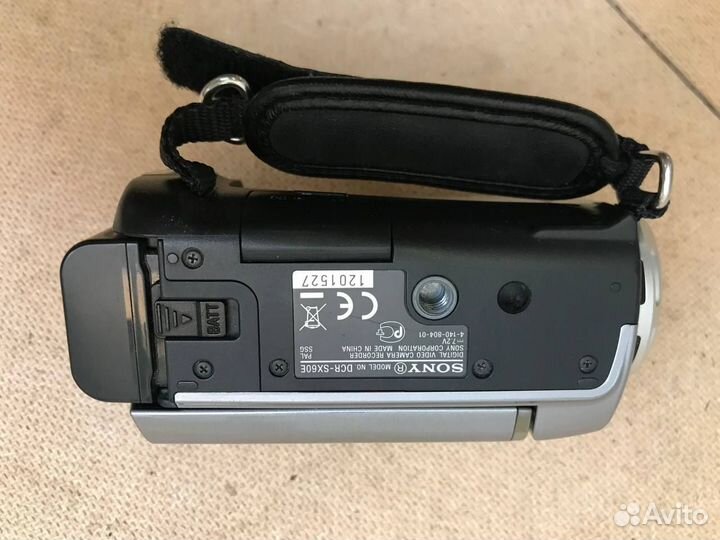Видеокамера Sony DCR-SX60