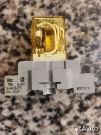 Реле idec RH4B-UL-AC120V
