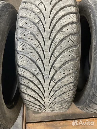Goodyear UltraGrip Extreme 225/60 R17 99T