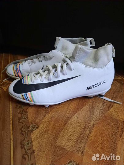 Футбольные бутсы nike