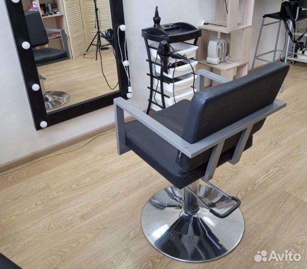 Парикмахерское кресло бу