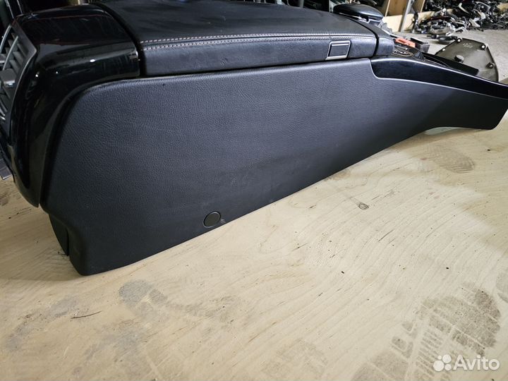 Центральный подлокотник Mercedes W221 рест