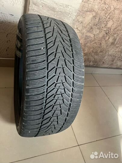 Hankook Winter I'Cept Evo 275/40 R20 и 315/35 R20 106Y