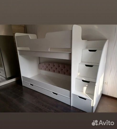 Кровать двухьярусная