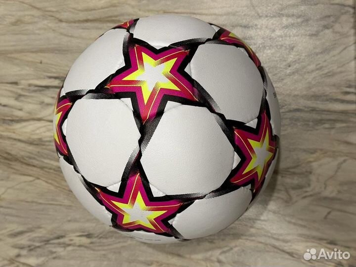 Футбольный мяч adidas для футзала, размер 4