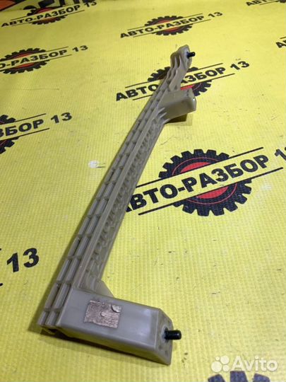 Направляющая стекла двери задняя левая Kia Ceed 3