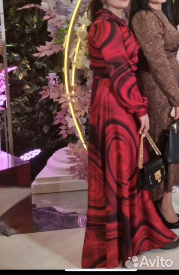 Вечернее платье в пол атласное