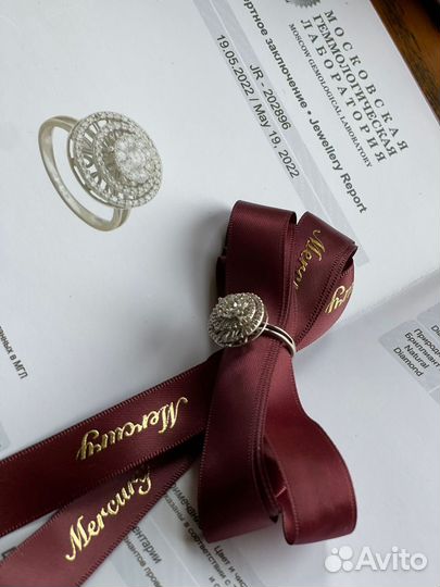 Кольцо с бриллиантом