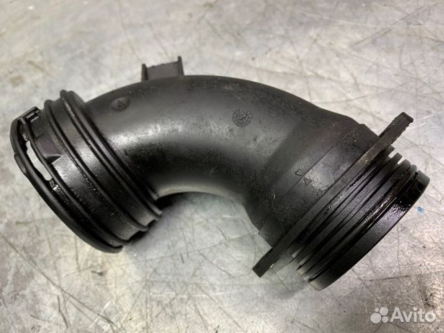 Патрубок интеркулера Volkswagen Touareg 2002-2010
