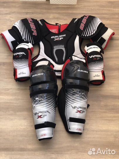 Хоккейная форма, клюшки