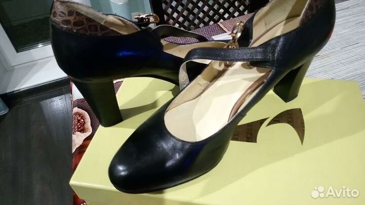 Продам женские туфли