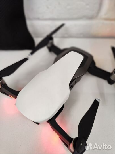 Квадрокоптер DJI Mavic Air