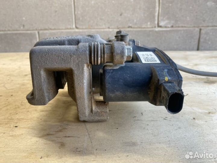 Суппорт тормозной задний правый Hyundai Tucson TL