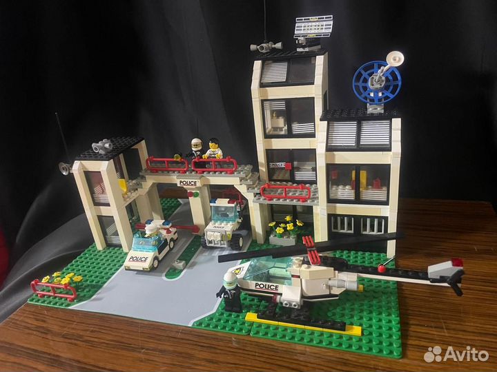 Lego system 6398 central precint HQ