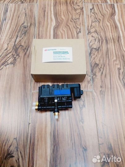 Блок клапанов пневмоподвески Discovery 4 RVH000054