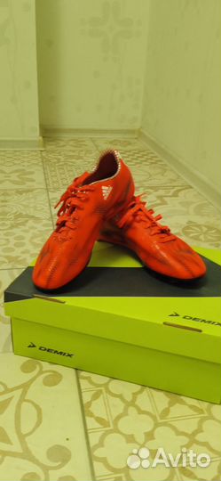 Футбольные бутсы adidas