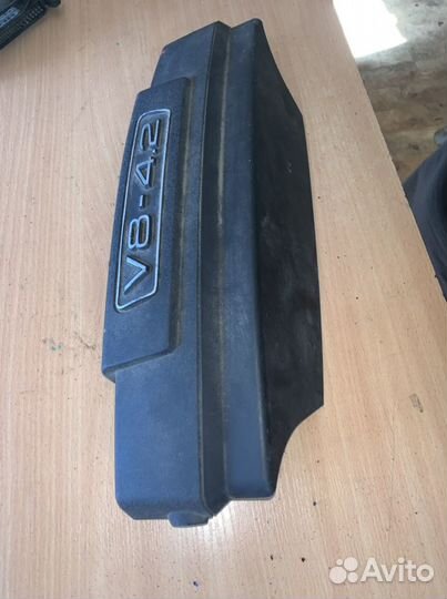 Накладка декоративная на двигатель audi A8 D3