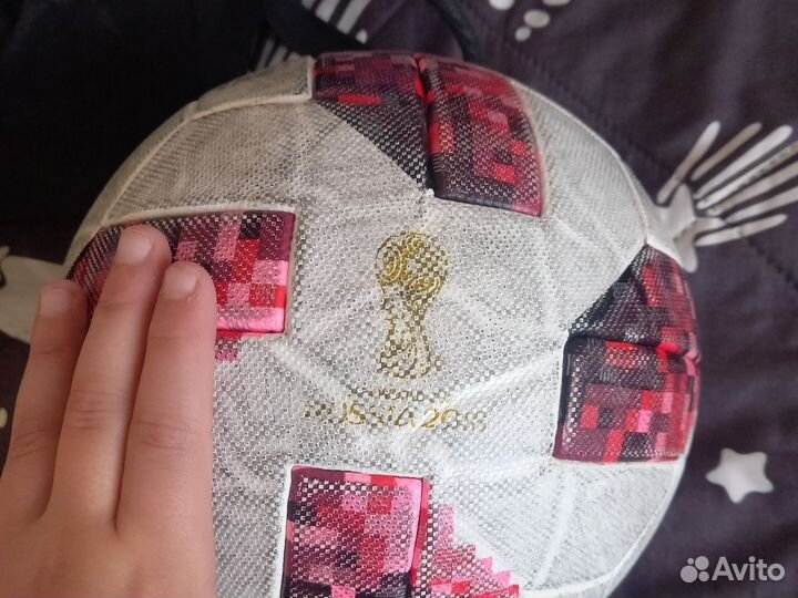 Футбольный мяч adidas
