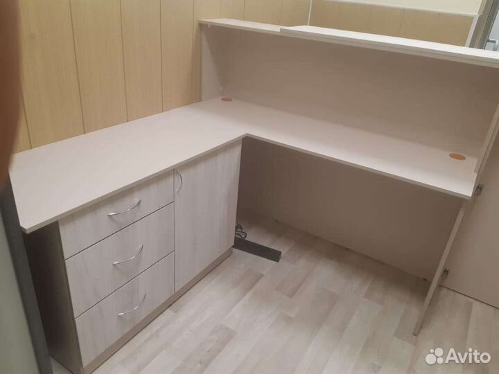 Ресепшн, стойка администратора