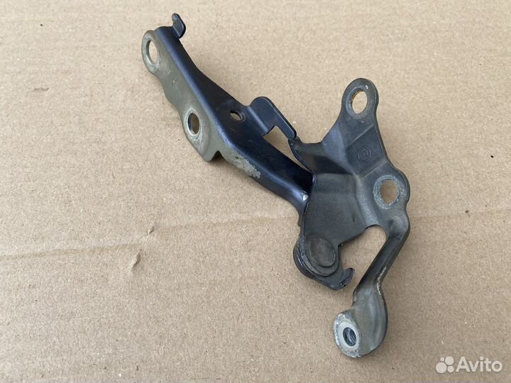 Петля капота правая Toyota Corolla 120
