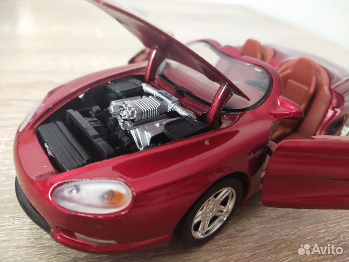 Модель 1:24, Ford Mustang Mach, новая