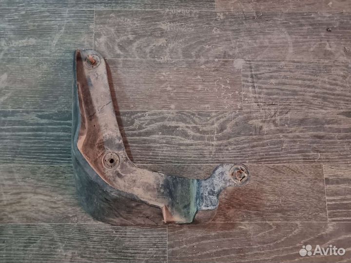 Брызговик передний левый Hyundai Elantra hd