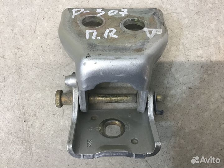 Петля двери передней правой верхняя Peugeot 307 20