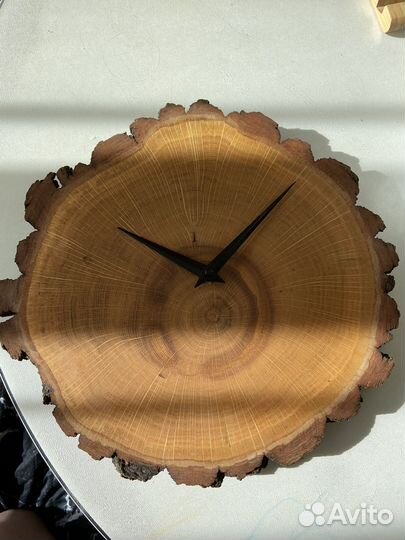 Часы из массива дерева дуб