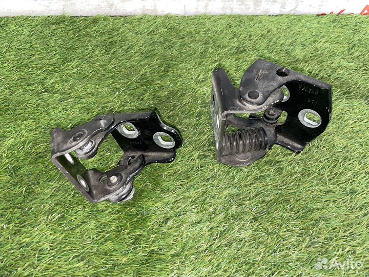 Петли задней правой двери Cadillac Escalade GMT900