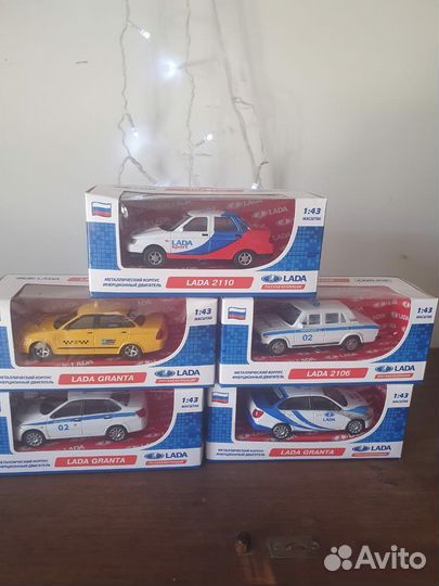 Модель автомобиля 1:43