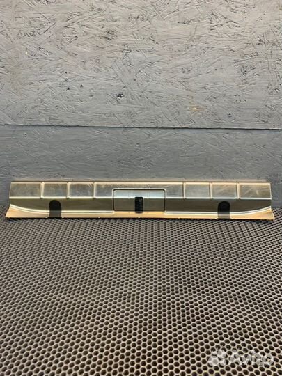 Накладка замка багажника задняя Porshe Panamera